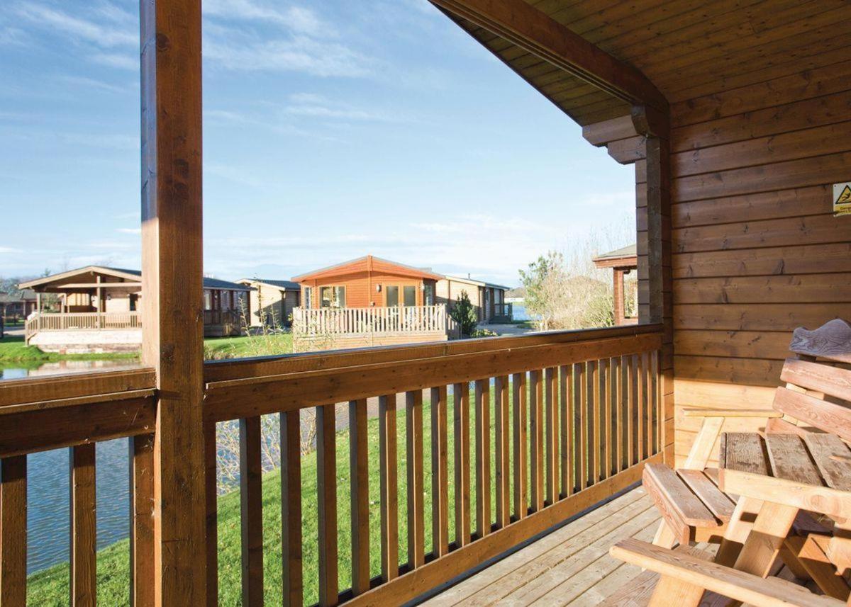 Dacre Lakeside Park Hotel Brandesburton Bagian luar foto