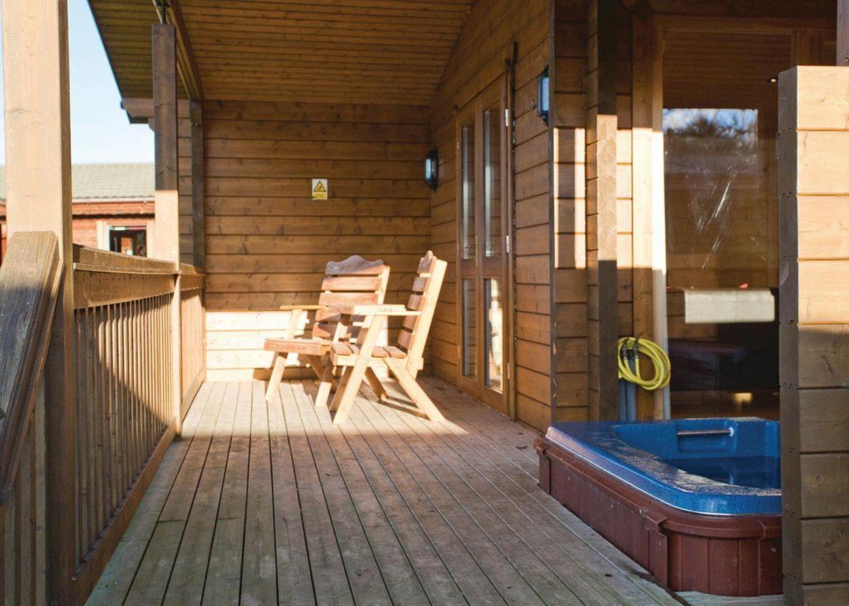 Dacre Lakeside Park Hotel Brandesburton Bagian luar foto
