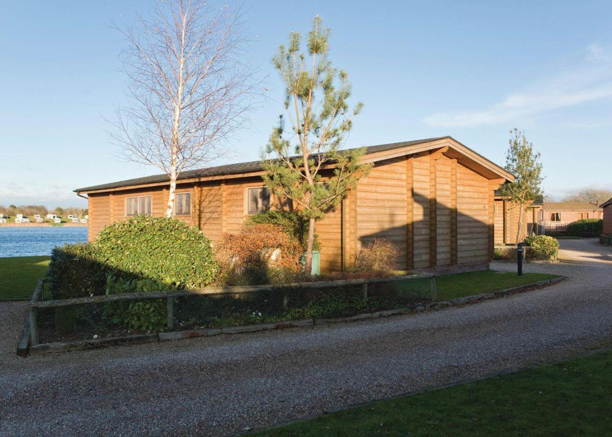 Dacre Lakeside Park Hotel Brandesburton Bagian luar foto