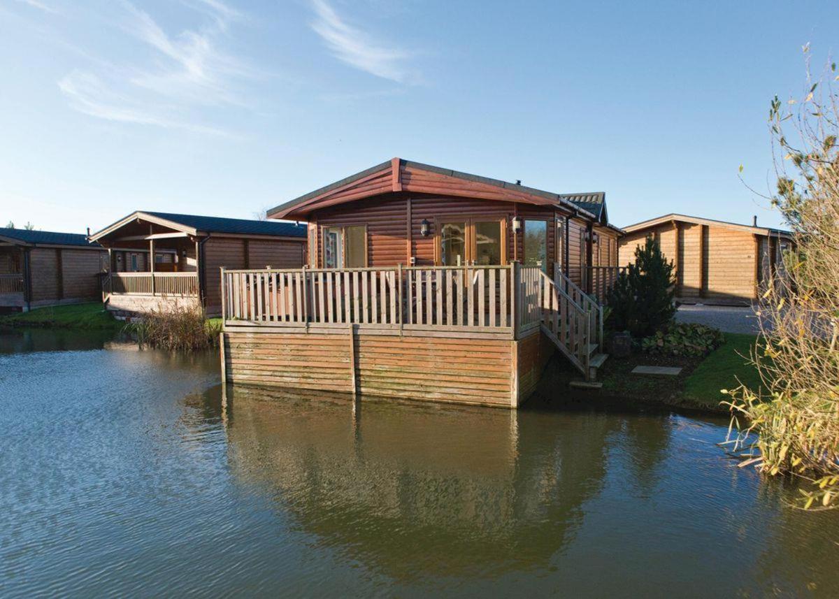 Dacre Lakeside Park Hotel Brandesburton Bagian luar foto