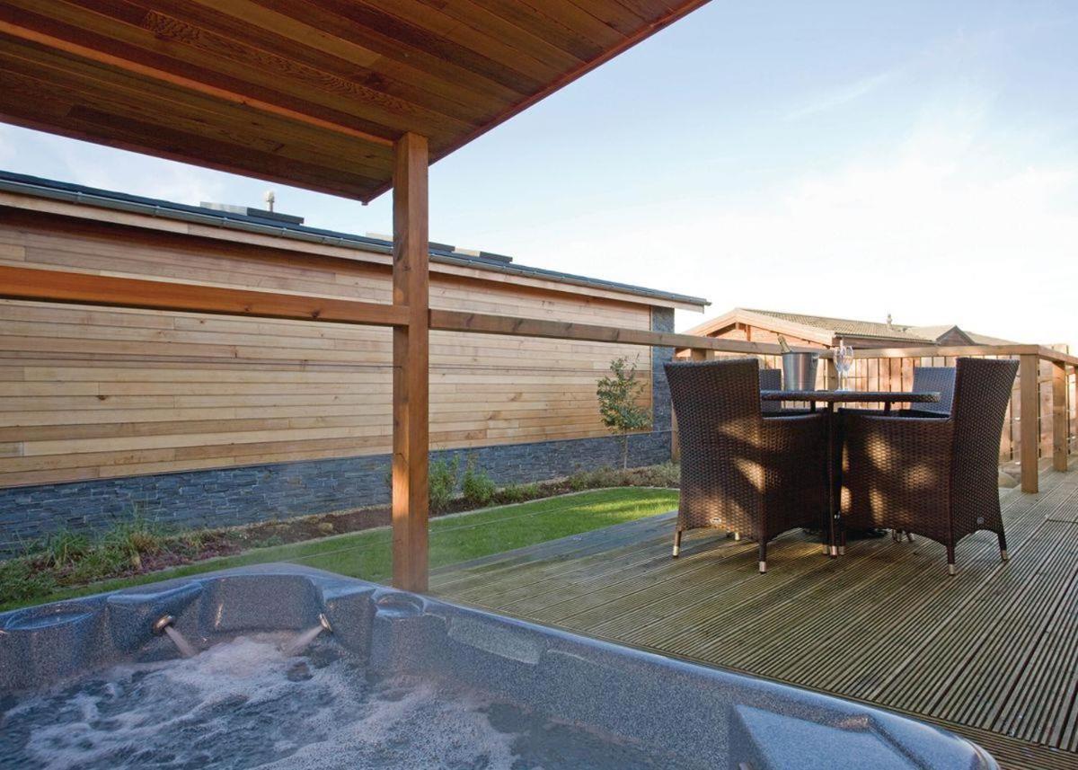 Dacre Lakeside Park Hotel Brandesburton Bagian luar foto