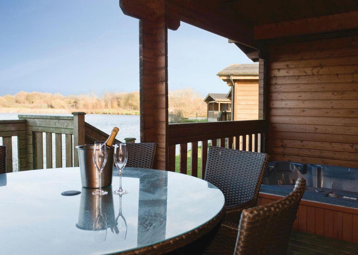 Dacre Lakeside Park Hotel Brandesburton Bagian luar foto