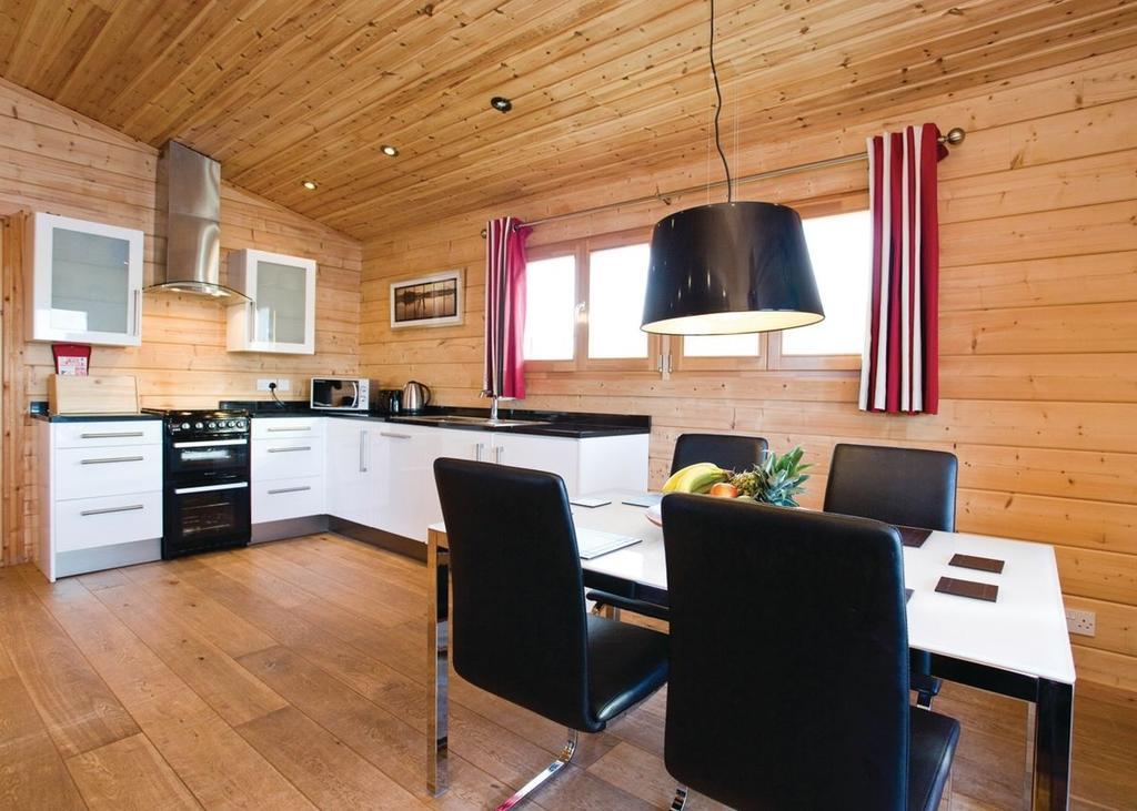 Dacre Lakeside Park Hotel Brandesburton Bagian luar foto