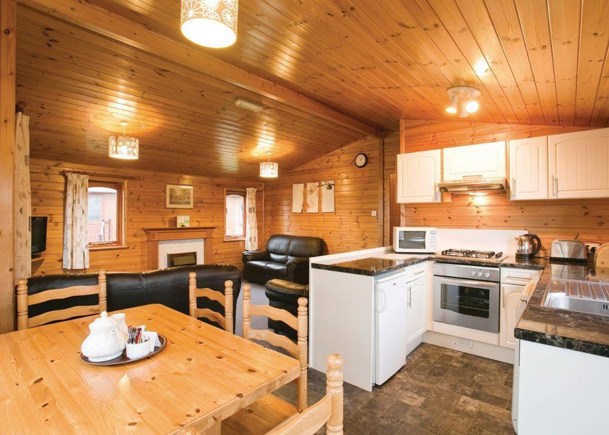 Dacre Lakeside Park Hotel Brandesburton Bagian luar foto
