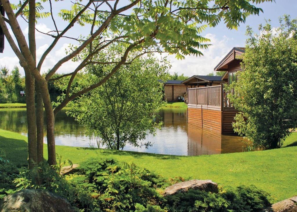 Dacre Lakeside Park Hotel Brandesburton Bagian luar foto