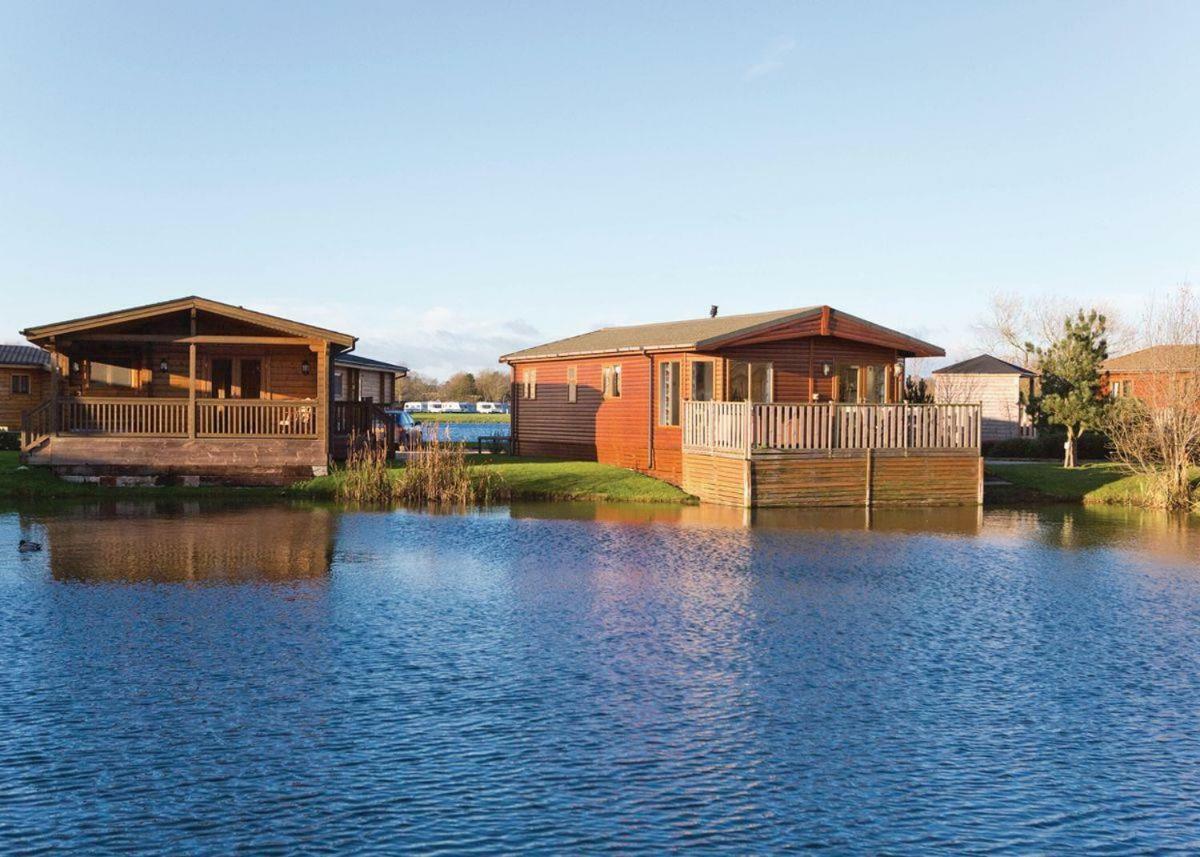 Dacre Lakeside Park Hotel Brandesburton Bagian luar foto