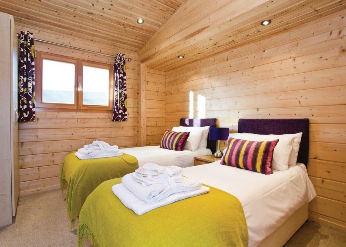 Dacre Lakeside Park Hotel Brandesburton Bagian luar foto