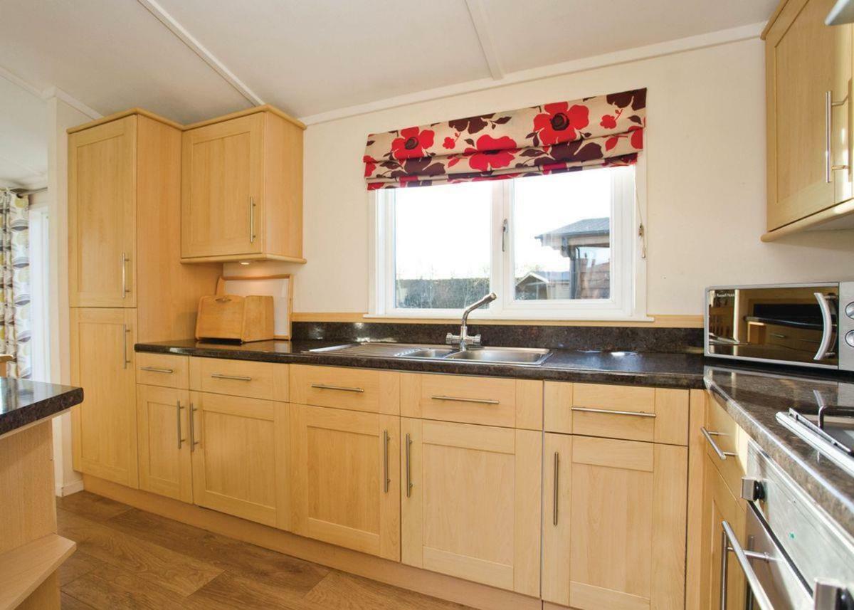 Dacre Lakeside Park Hotel Brandesburton Bagian luar foto